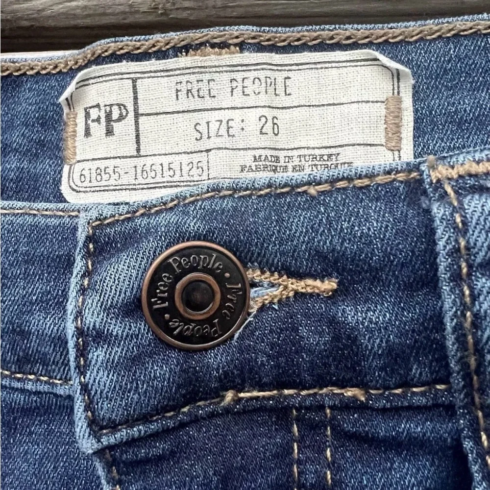 Free People Dark Blue Embroidered Skinny Jeans Size 26 - Picture 2 of 4